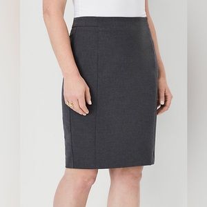 Ann Taylor Women’s Pencil Skirt Modern Charcoal Size 2 Wool/Rayon/Spandex